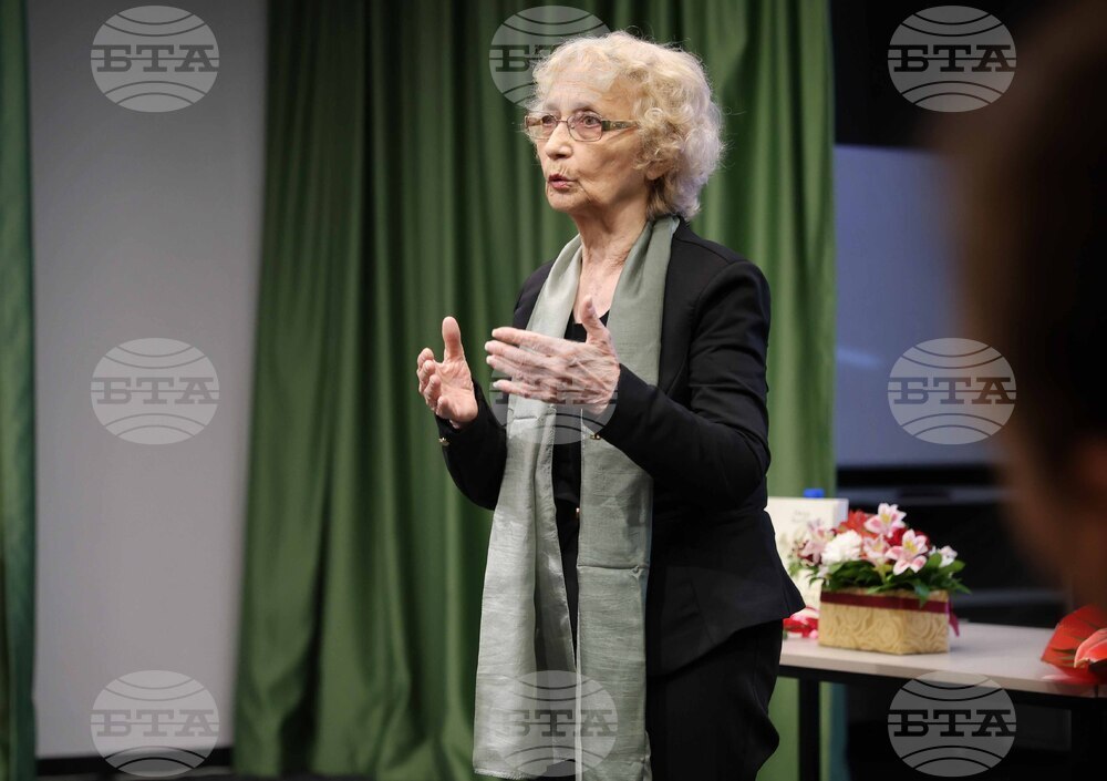 Неда Антонова – писателка