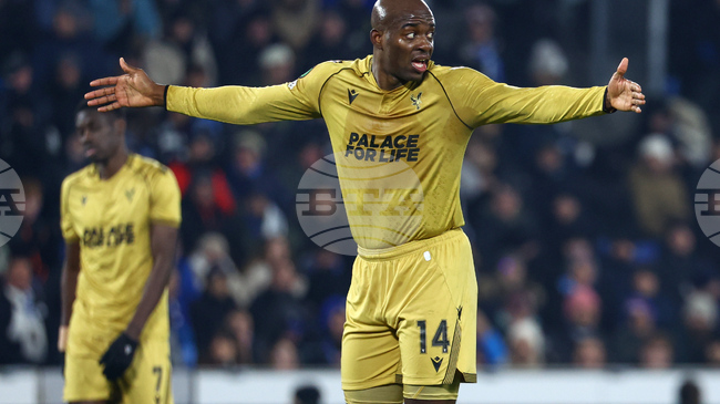 Манчестър Юнайтед се интересува от нападател на Кристъл Палас 