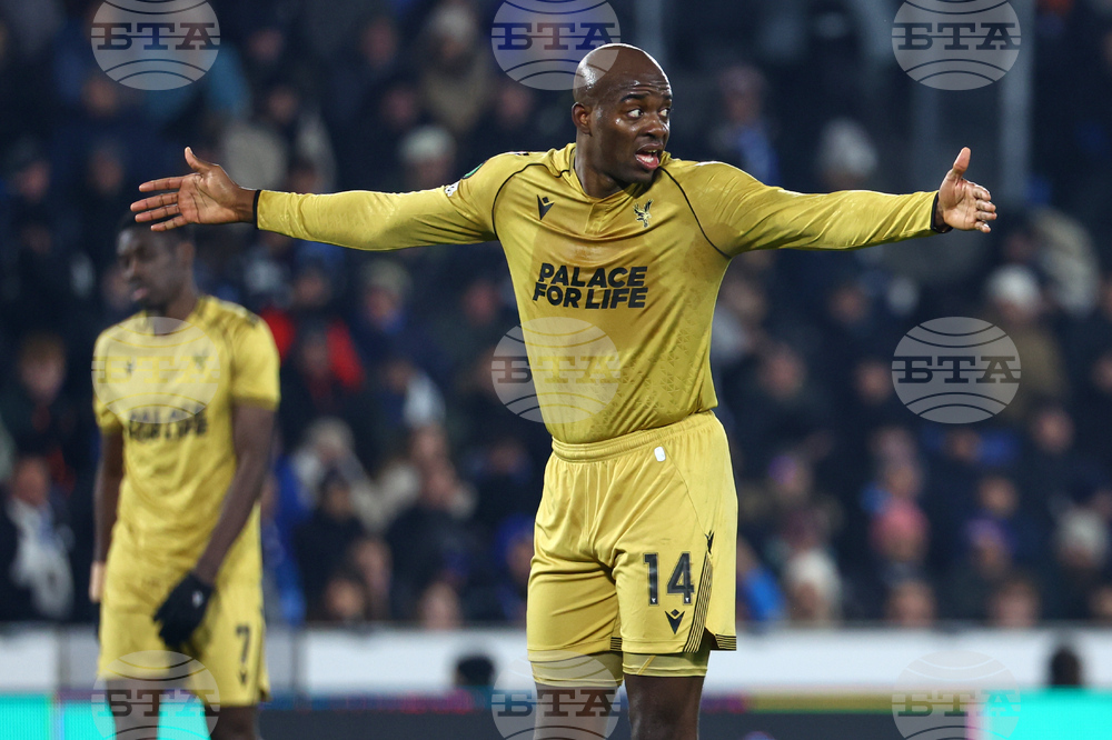 Манчестър Юнайтед се интересува от нападател на Кристъл Палас 