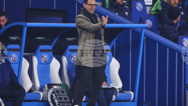 Старши треньорът на Страсбург Лиъм Росениър е фаворит за мениджърския пост в Челси 