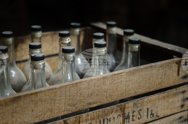 Употребата на фалшив алкохол - тревожен социален проблем в Турция