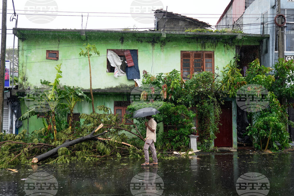 Броят на жертвите от свлачища и наводнения в Шри Ланка нарасна до 56