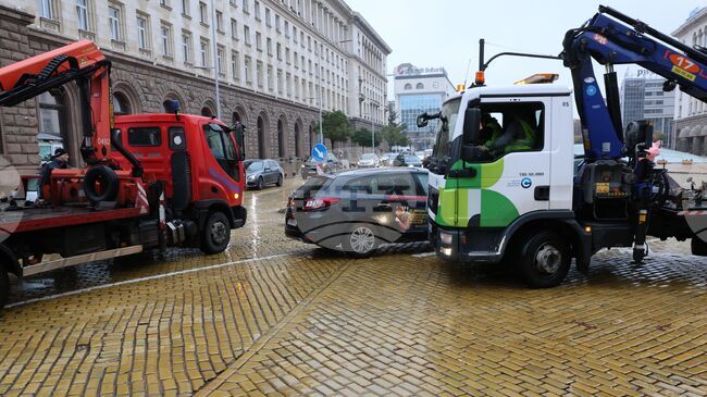 Нерегламентирана акция затруднява движението по централни улици в София, съобщиха от Столична община 