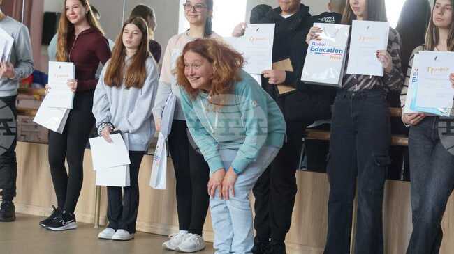 Поезията е лечебна и за поета, и за слушателя, казват ученици от Математическата гимназия в Разград 