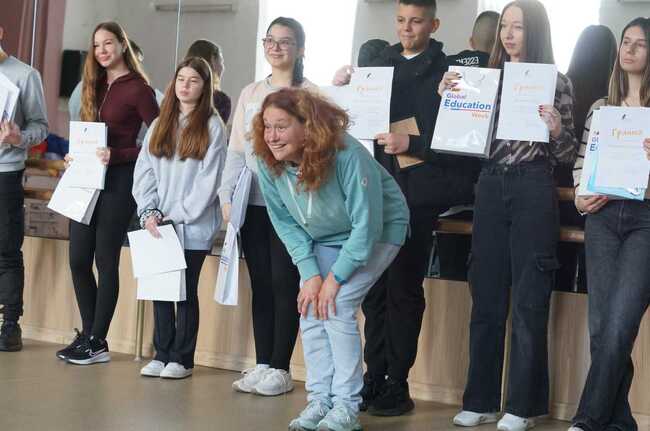 Поезията е лечебна и за поета, и за слушателя, казват ученици от Математическата гимназия в Разград 