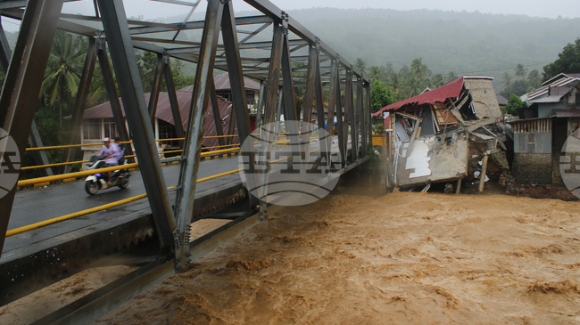 Броят на жертвите при наводненията в Югоизточна Азия достигна 321 