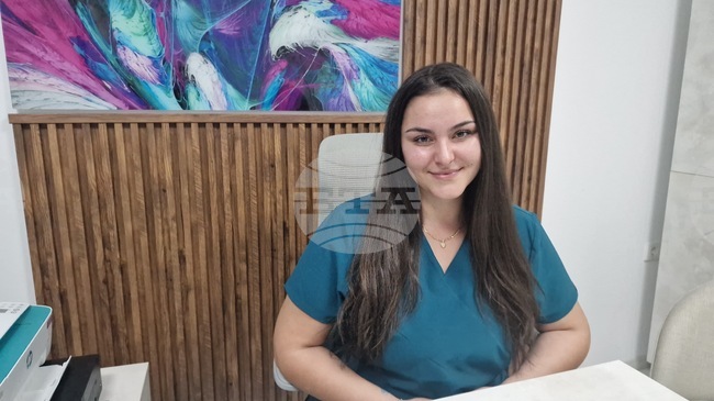В България се дава шанс на млади висшисти да работят по специалността си, каза за БТА мединската сестра от Търговище Елеонора Василева