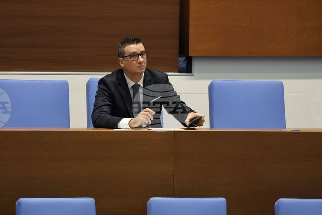 Стената на язовир Николово е определена за частично работоспособна, дадени са предписания на Община Русе, каза министър Дилов в парламента