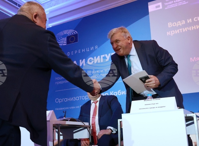 Форумите за дебат по най-неотложните проблеми във водния сектор са ключови за устойчиви решения, заяви министър Манол Генов