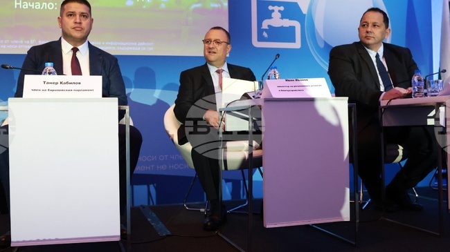 Заради остаряла ВиК мрежа загубите на питейна вода в някои населени места достигат над 60 процента, посочи министър Иван Иванов