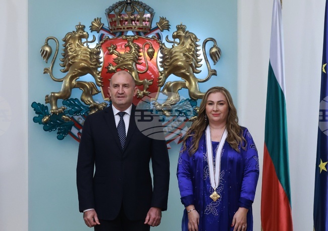 Румен Радев - Лина Омар - награждаване 