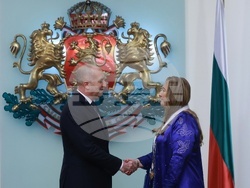 Румен Радев - Лина Омар - награждаване