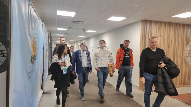 Олимпийският шампион по вдигане на тежести Карлос Насар посети комплекс СамЕлион в Самоков