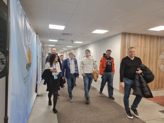 Олимпийският шампион по вдигане на тежести Карлос Насар посети комплекс СамЕлион в Самоков