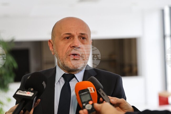 През изминалите седмици диалогът със синдикати и работодатели не е спирал, каза вицепремиерът Томислав Дончев в Пловдив