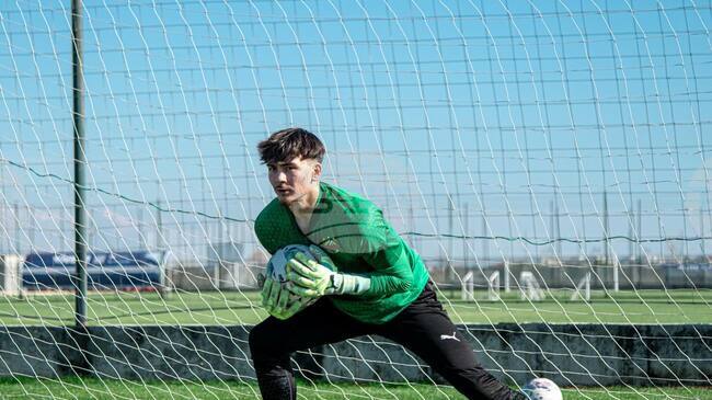 Вратар от Рапид (Виена) започна тренировки с лидера във Втора лига Дунав (Русе)