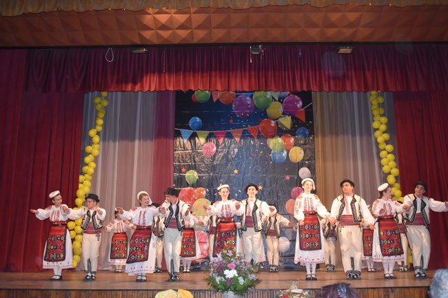 Представителният танцов ансамбъл „Младост“ от Монтана ще участва в международен фолклорен фестивал в Прага