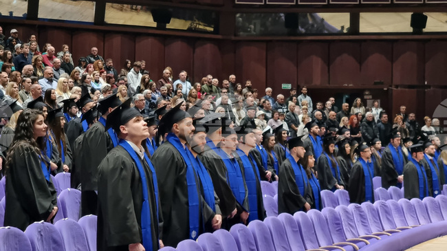 Възпитаниците на Висшето военноморско училище дават съществен принос за националните приоритети, каза началникът му проф. Калин Калинов