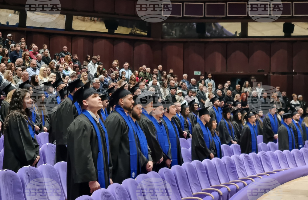 Възпитаниците на Висшето военноморско училище дават съществен принос за националните приоритети, каза началникът му проф. Калин Калинов