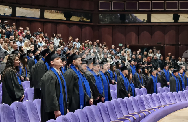 Възпитаниците на Висшето военноморско училище дават съществен принос за националните приоритети, каза началникът му проф. Калин Калинов