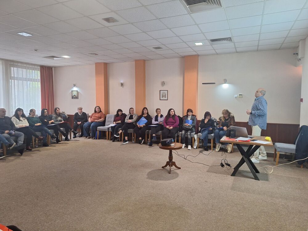 Община Разград: 30 психолози и педагогически съветници участваха в семинар, организиран от Общинския съвет по наркотични вещества и Превантивно-информационен център към него