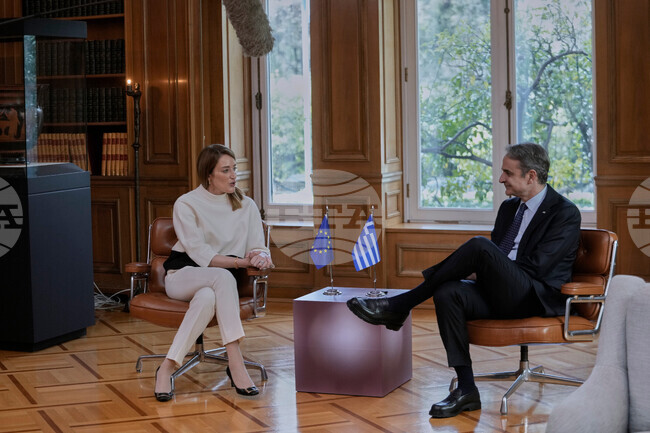 Нестабилната международна обстановка изисква Европа да порасне, каза гръцкият премиер Мицотакис след срещата си с Роберта Мецола в Атина