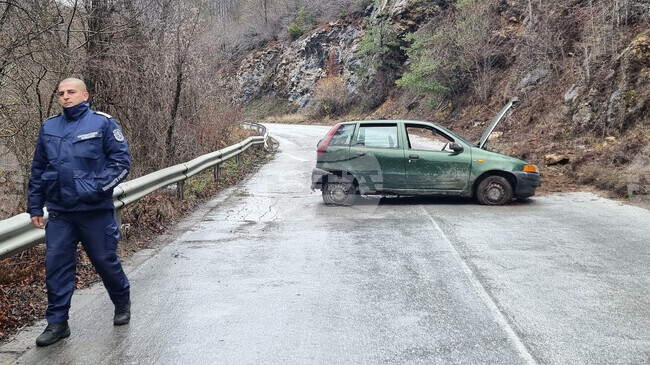 Шофьор с 4,38 промила алкохол катастрофира по пътя Смилян – Арда, движението в района е ограничено