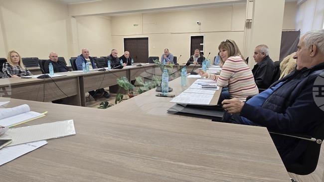 Три имота за жилищни нужди в селата Караш и Камено поле ще бъдат продадени, реши Общинският съвет в Роман 