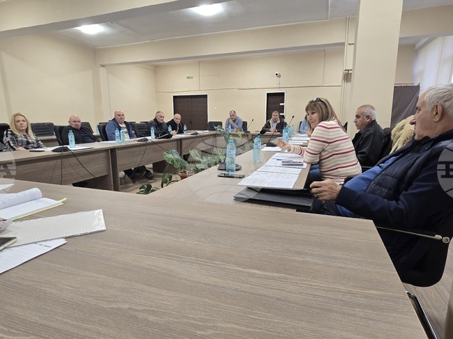 Три имота за жилищни нужди в селата Караш и Камено поле ще бъдат продадени, реши Общинският съвет в Роман 