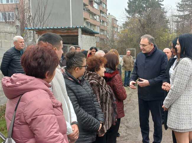 Министър Гуцанов: Изграждаме 250 социални услуги за възрастни, даваме начало на строежа в Попово