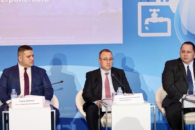 МРРБ: Министър Иван Иванов и председателят на регионалната комисия Николай Нанков поискаха ВиК операторите да не повишават цената на водата 