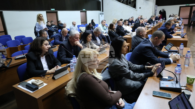 Общинските съветници в Благоевград разгледаха теми, свързани с цените на такситата, дейността на читалищата и работата на детските градини