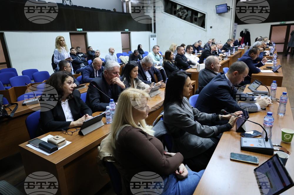 Общинските съветници в Благоевград разгледаха теми, свързани с цените на такситата, дейността на читалищата и работата на детските градини