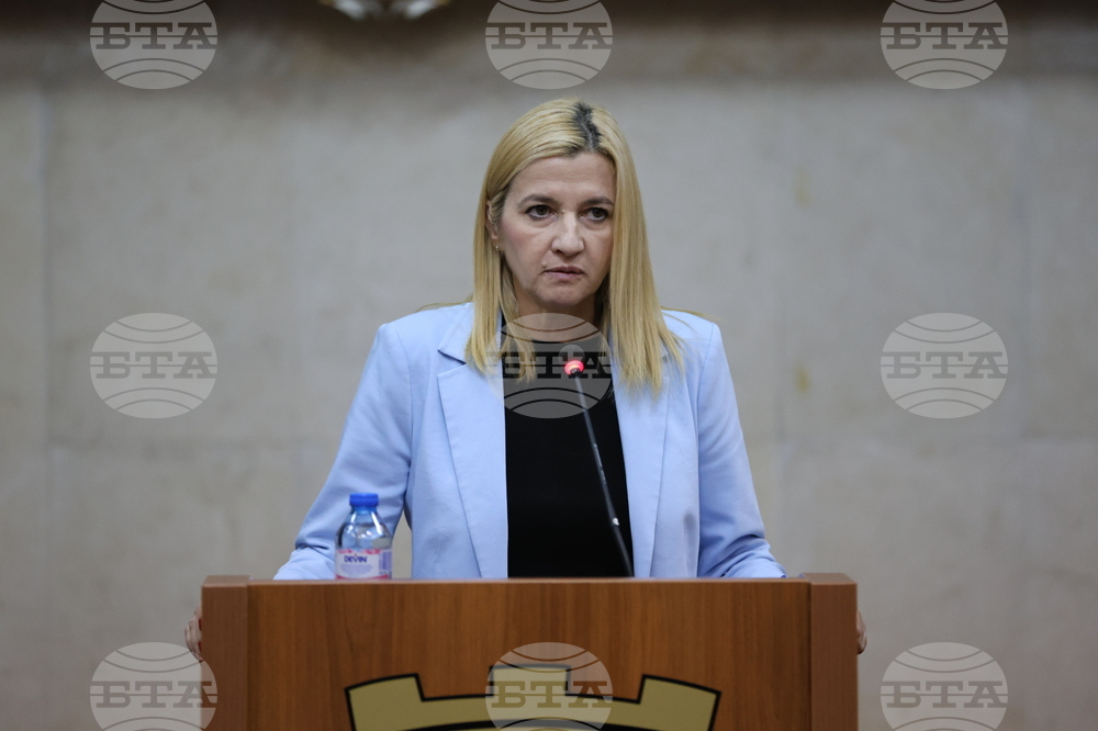 Има необходимост от целенасочена кампания как да се общува с младите хора и какви материали биха достигнали до тях, според зам.-кмета на Благоевград Боряна Шалявска