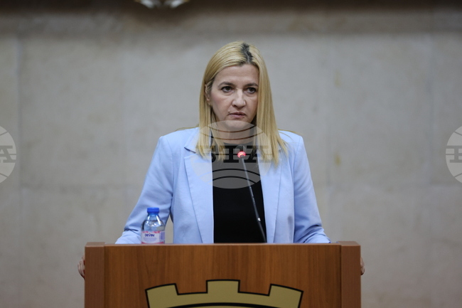 Има необходимост от целенасочена кампания как да се общува с младите хора и какви материали биха достигнали до тях, според зам.-кмета на Благоевград Боряна Шалявска