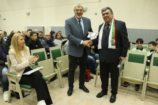 ОА Русе: Областният управител Драгомир Драганов с поредно отличие за активния си принос към насърчаването на патриотизма