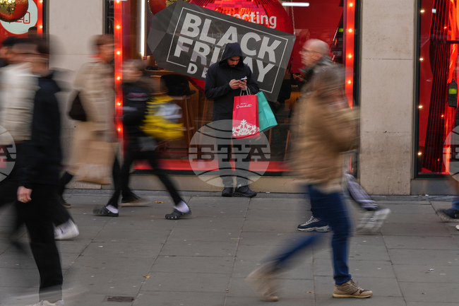 Британските потребители ограничиха покупките си през ноември въпреки промоционалните оферти около „черния петък“