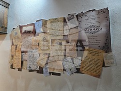 Стрелча - Исторически музей - мултимедийна инсталация „Поздравъ отъ Стрелча“