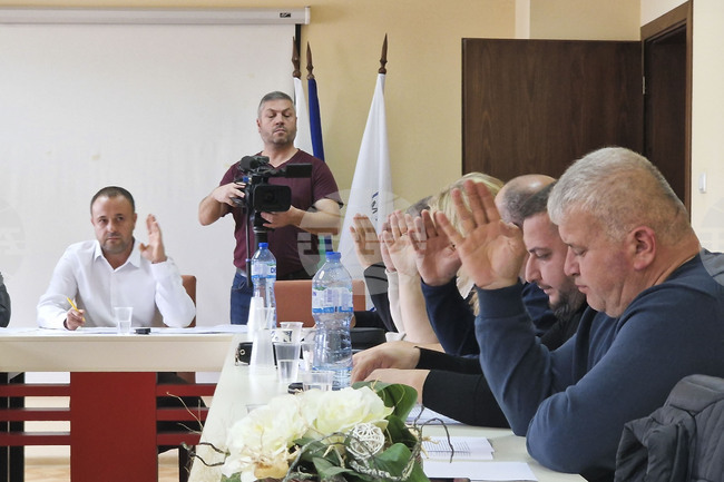 Десетки семейства в община Минерални бани са без дърва за огрев, заради влязло в сила съдебно решение 