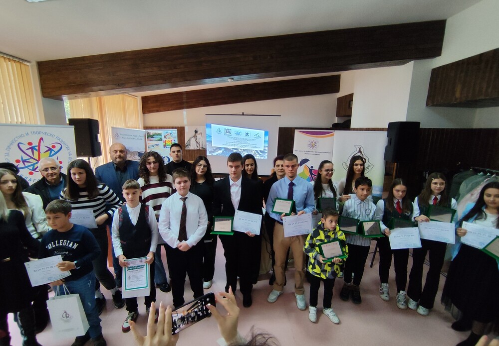 Община Благоевград: Днес в Благоевград наградиха победителите в Дванадесетия Национален ученически конкурс „Национален парк „Рила” – познат и непознат“