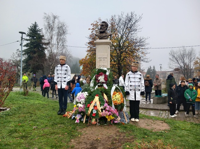 Паметник на Христо Ботев беше открит в Белоградчик
