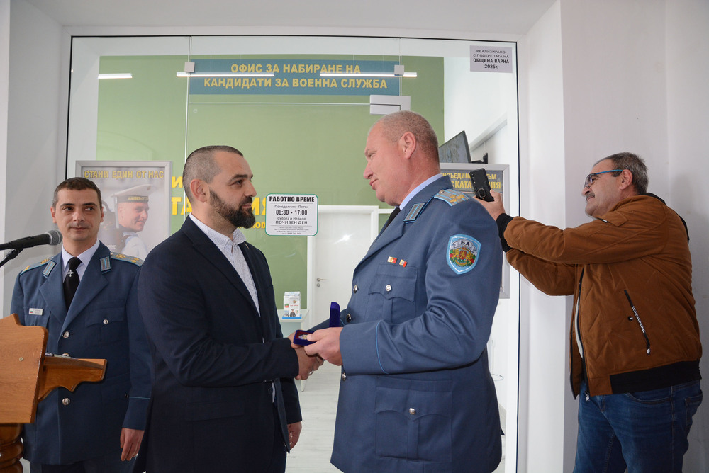 Заместник-кметът на Община Варна Илия Коев беше награден от началника на Централно военно окръжие за активно сътрудничество