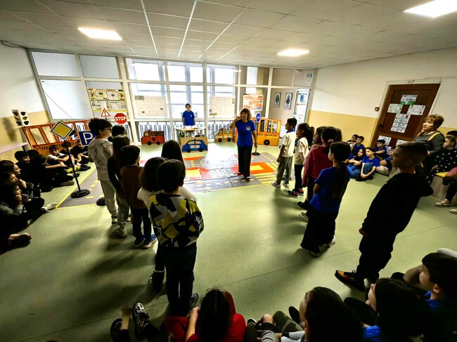 Кампания с инициативи за безопасно движение по пътищата се проведе във великотърновското училище „Св. Патриарх Евтимий“