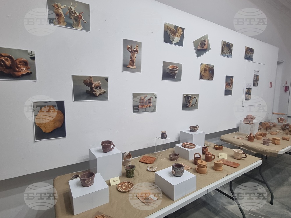 Изложба на глинени реплики, изработени от деца, откриха в Регионалния исторически музей в Перник
