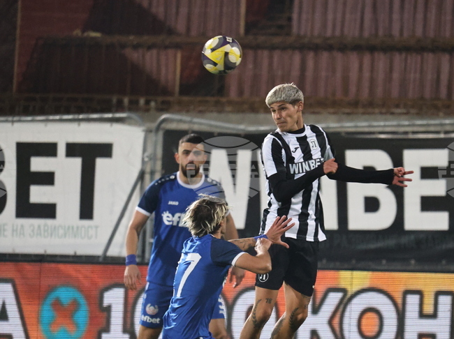 Локомотив (Пловдив) се класира за четвърфиналите в турнира за Купата на България по футбол след домакински разгром над десетима от Монтана