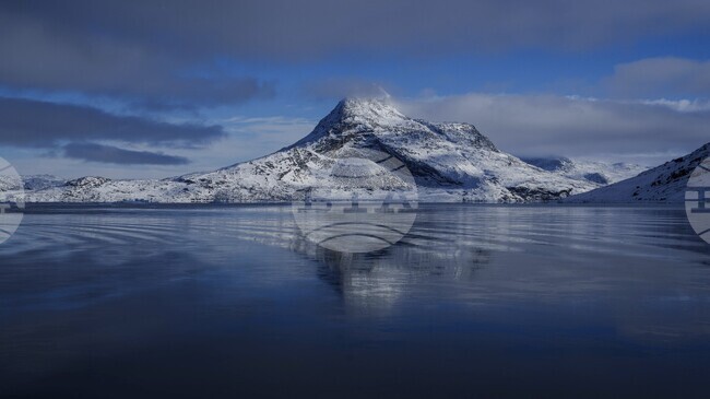 Световните медии обявяват на 4 декември 2002 г., че в Квебек са открити най-старите вулканични скали в света