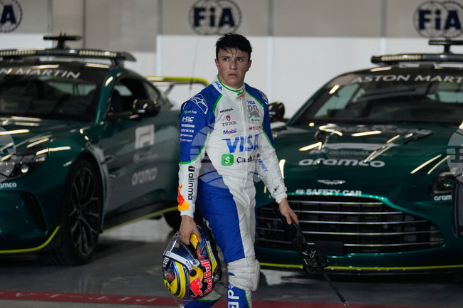 Исак Хаджар ще бъде съотборник на Макс Ферстапен в Ред Бул през сезон 2026