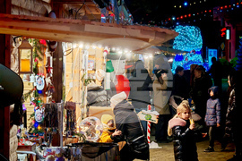Севлиево - коледен базар - елха