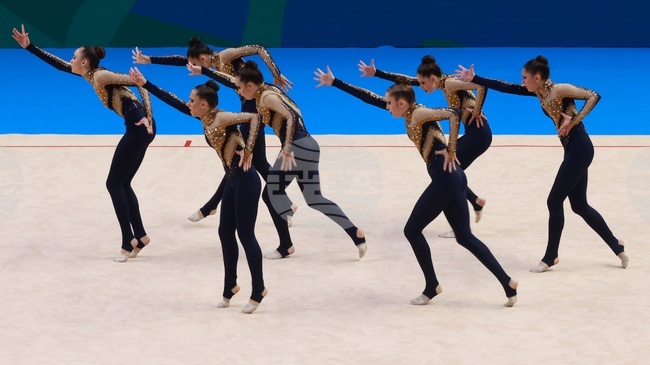 Националният отбор на България за девойки заема трето място след първия ден на Световното първенство по естетическа групова гимнастика в Самоков