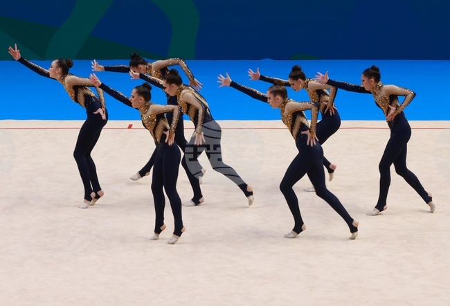 Националният отбор на България за девойки заема трето място след първия ден на Световното първенство по естетическа групова гимнастика в Самоков